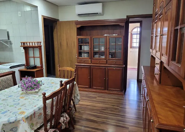 Ap. De 4 Quartos Com Ar A 150M Da Rua Coberta